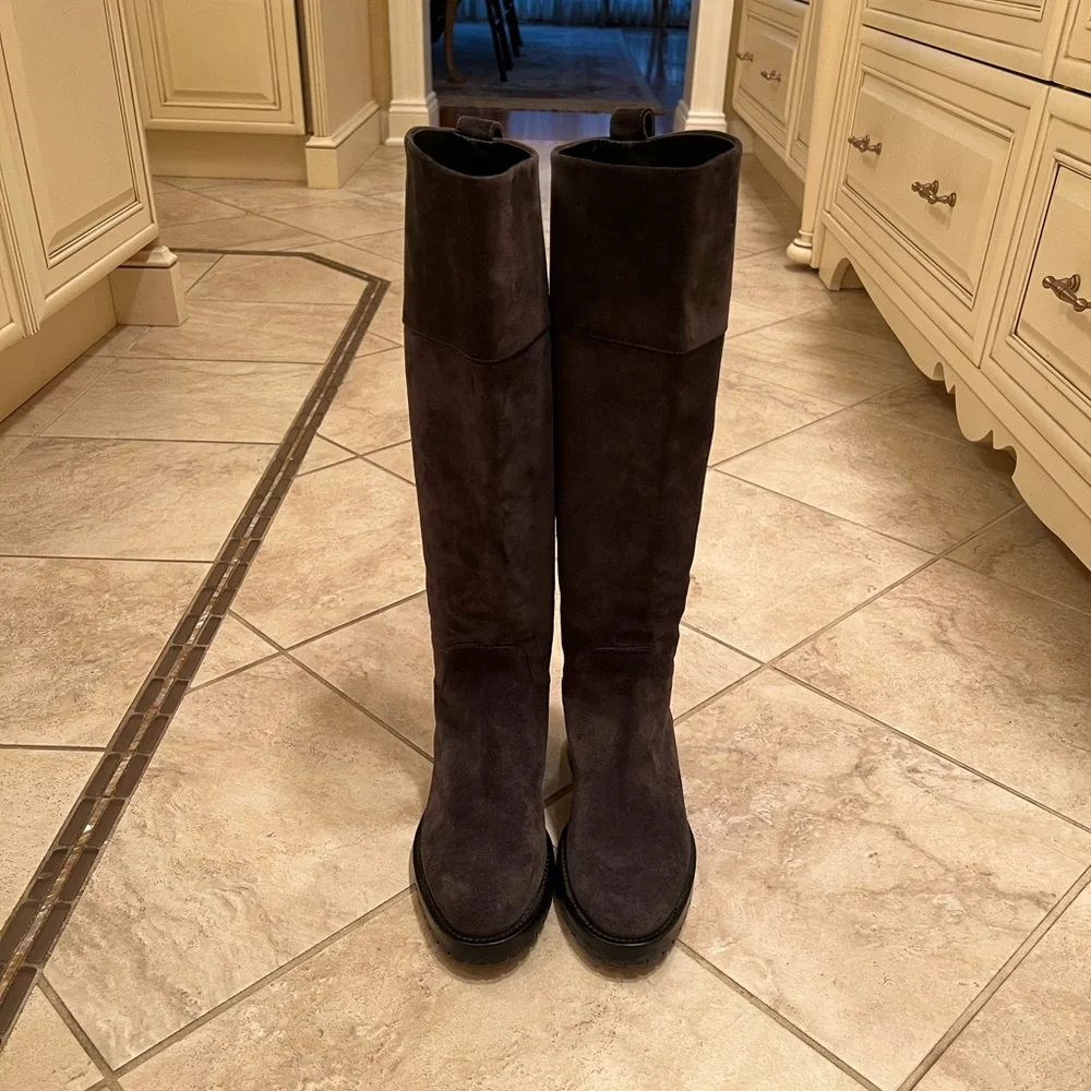 Dolce and Gabbana knee high suede boots - Picture 4 of 10